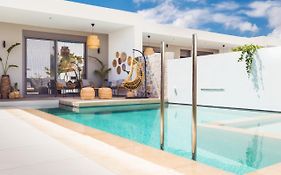 Nagia Luxury Family Villas